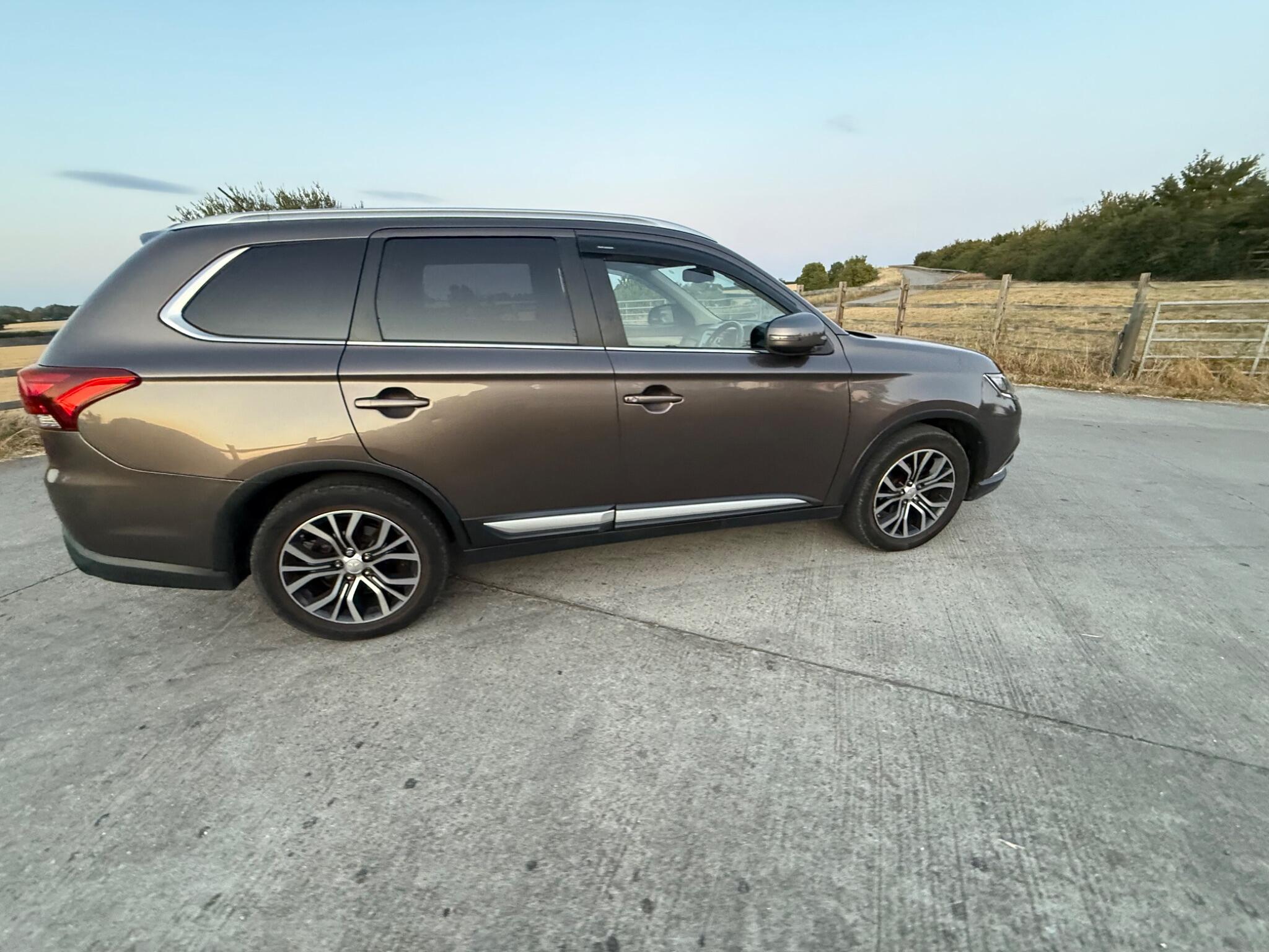 Mitsubishi Outlander 2.2 DI-D GX3 SUV 5dr Diesel Manual 4WD Euro 6 (s/s) (147 ps) — photo 65 of 90